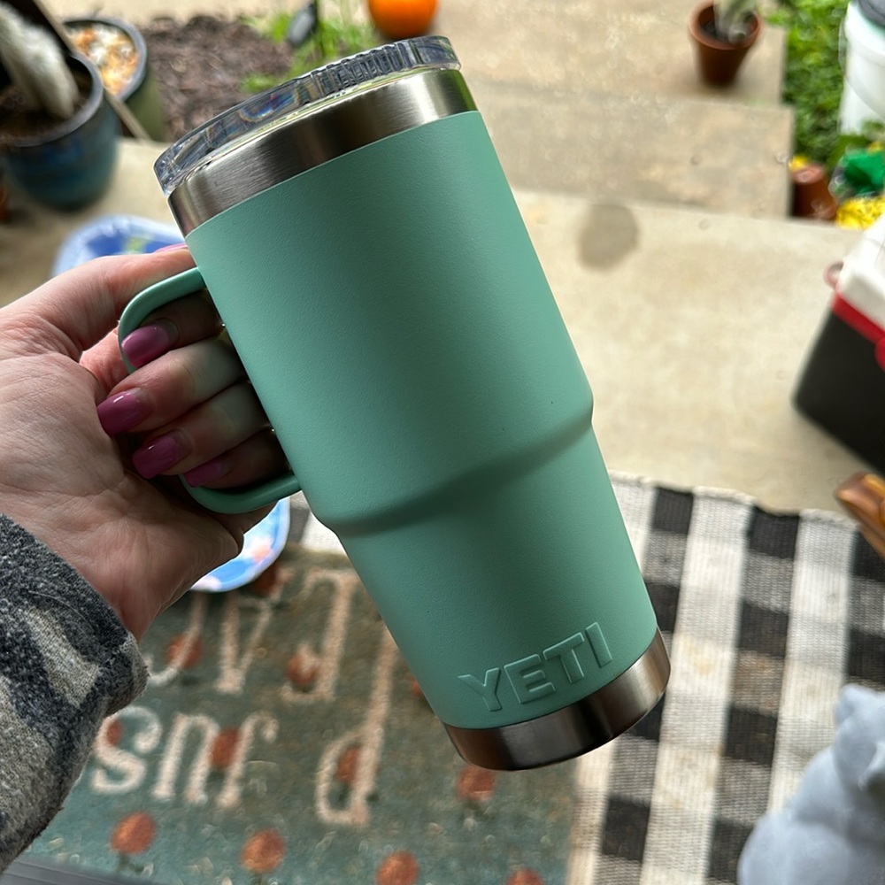YETI Rambler 20oz Travel Mug with Stronghold Lid